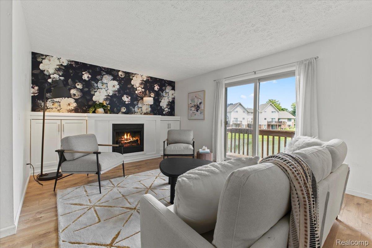 Springfield Charter Township, Michigan 48348, United States, 2 Bedrooms Bedrooms, ,3 BathroomsBathrooms,Residential,Active,174722