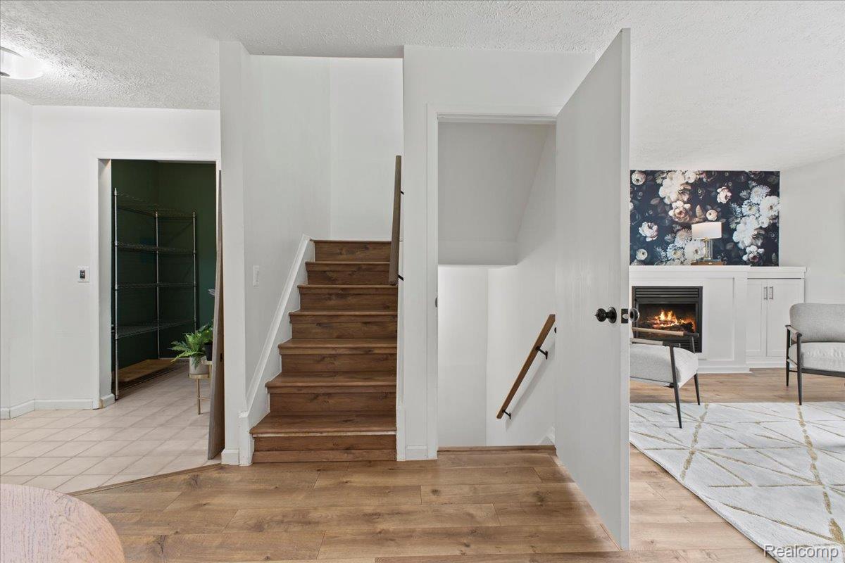 Springfield Charter Township, Michigan 48348, United States, 2 Bedrooms Bedrooms, ,3 BathroomsBathrooms,Residential,Active,174722