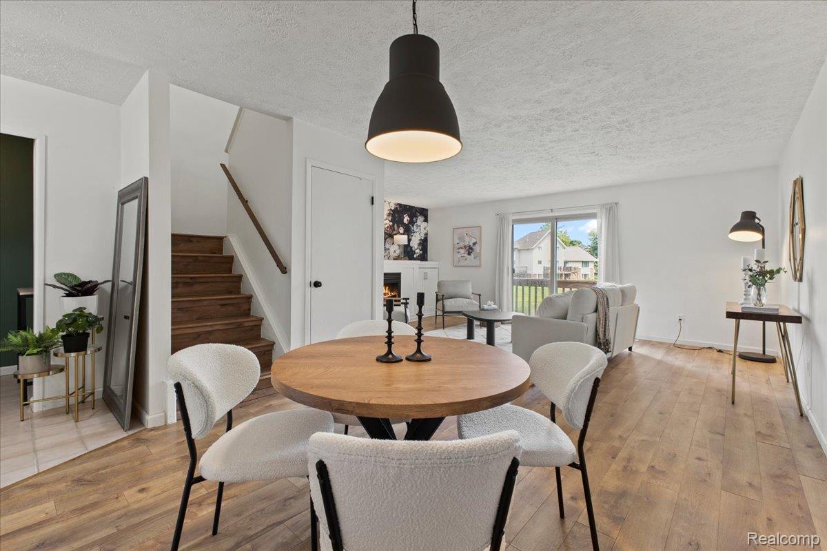 Springfield Charter Township, Michigan 48348, United States, 2 Bedrooms Bedrooms, ,3 BathroomsBathrooms,Residential,Active,174722