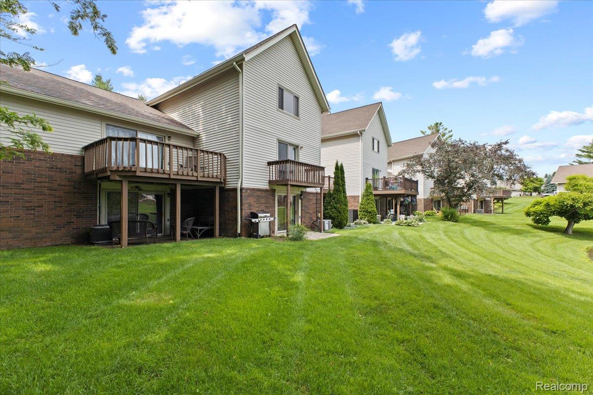 Springfield Charter Township, Michigan 48348, United States, 2 Bedrooms Bedrooms, ,3 BathroomsBathrooms,Residential,Active,174722