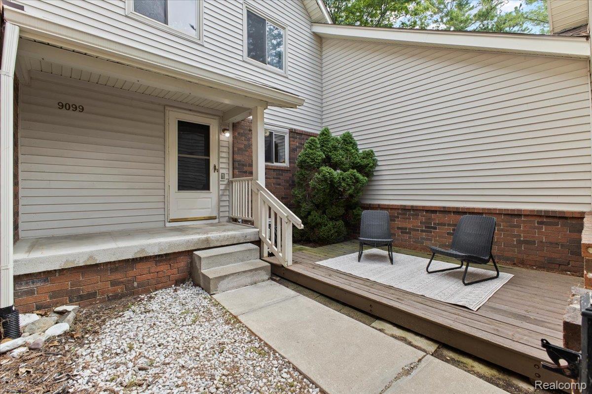 Springfield Charter Township, Michigan 48348, United States, 2 Bedrooms Bedrooms, ,3 BathroomsBathrooms,Residential,Active,174722