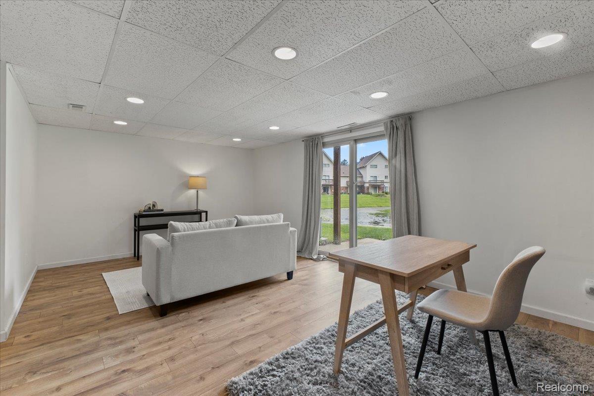 Springfield Charter Township, Michigan 48348, United States, 2 Bedrooms Bedrooms, ,3 BathroomsBathrooms,Residential,Active,174722