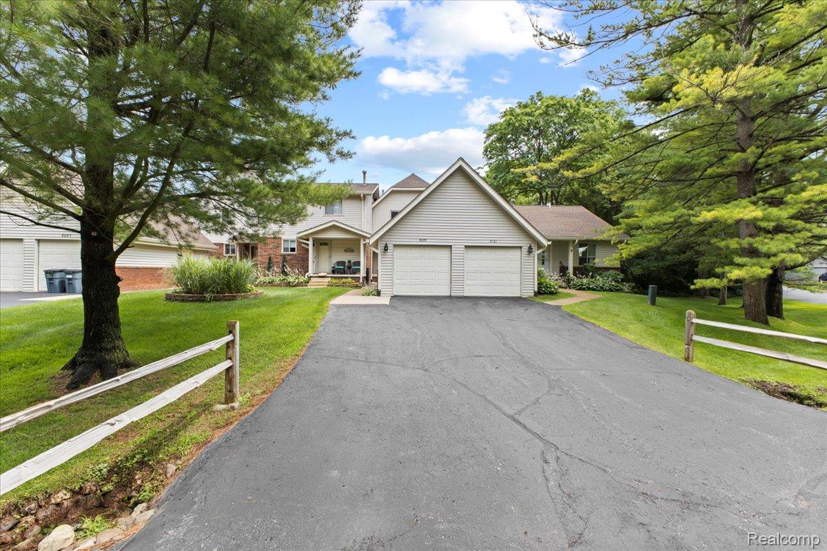 Springfield Charter Township, Michigan 48348, United States, 2 Bedrooms Bedrooms, ,3 BathroomsBathrooms,Residential,Active,174722