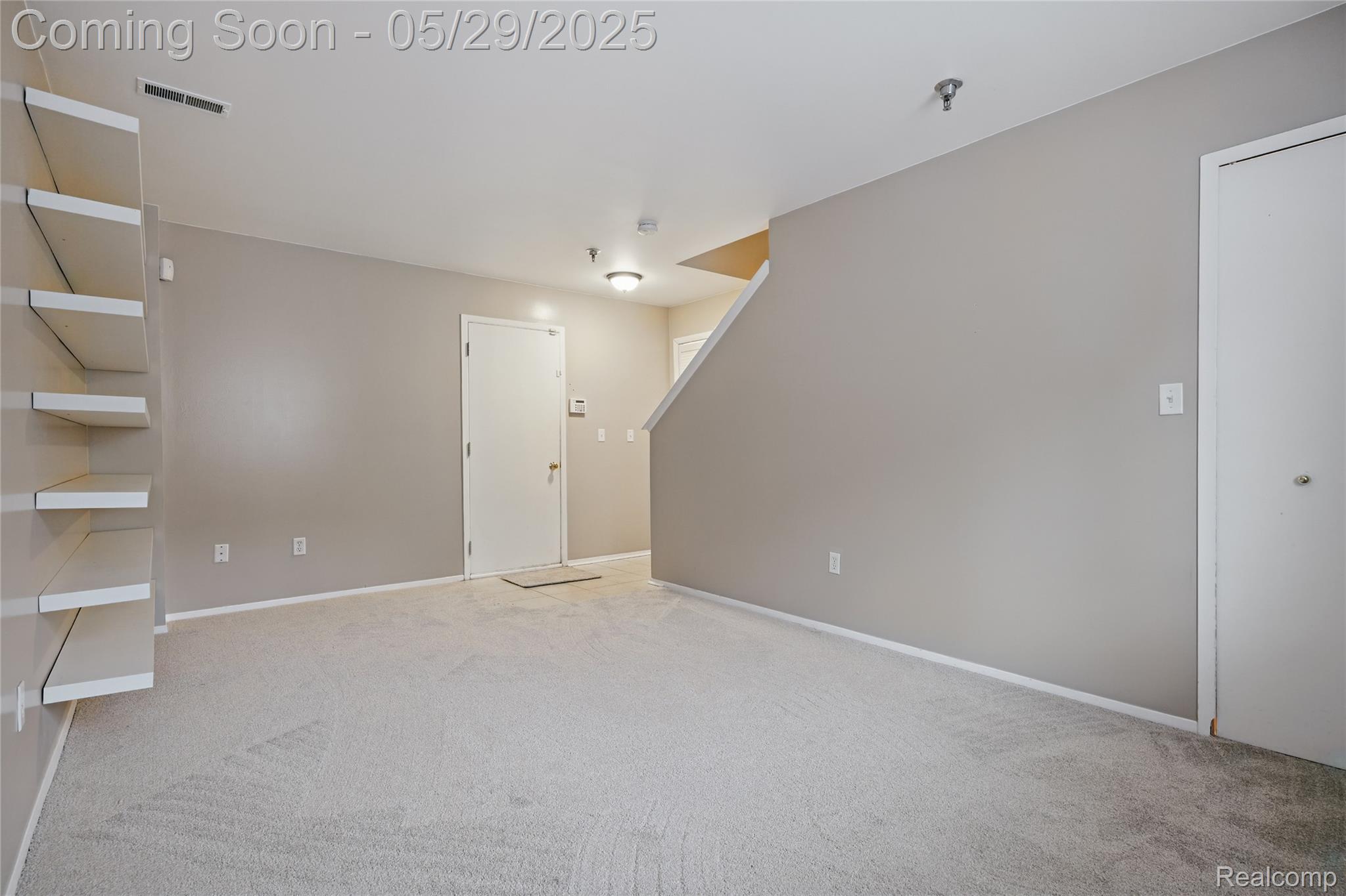 Southfield City, Michigan 48075, United States, 2 Bedrooms Bedrooms, ,2 BathroomsBathrooms,Residential,Pending,138956