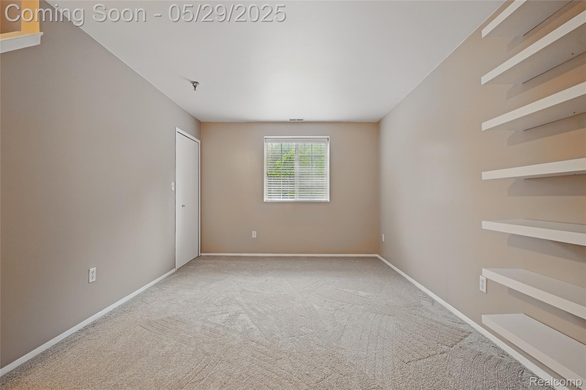 Southfield City, Michigan 48075, United States, 2 Bedrooms Bedrooms, ,2 BathroomsBathrooms,Residential,Pending,138956