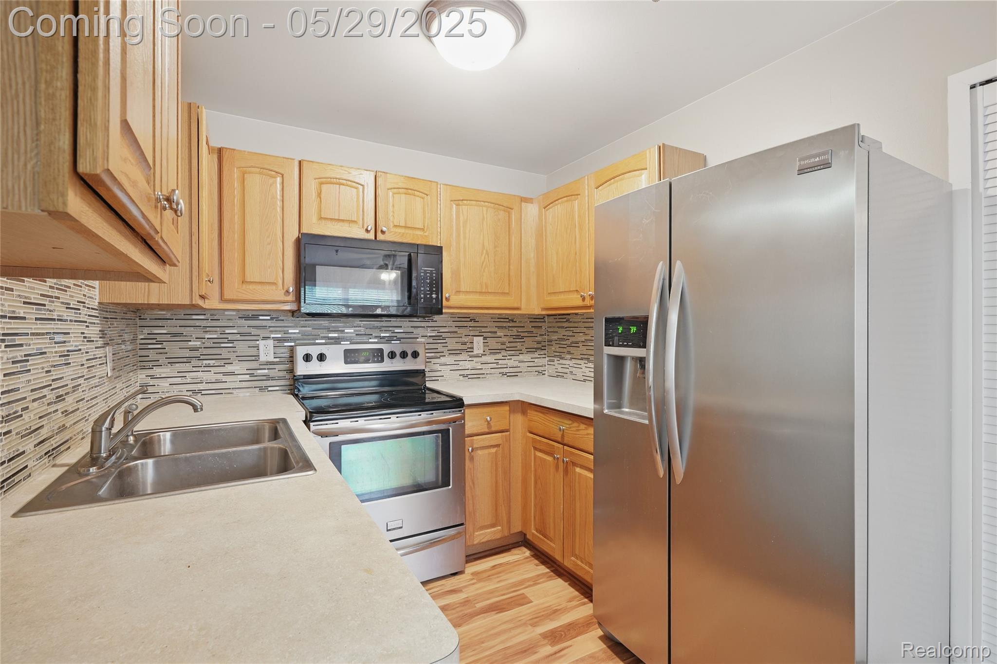 Southfield City, Michigan 48075, United States, 2 Bedrooms Bedrooms, ,2 BathroomsBathrooms,Residential,Pending,138956