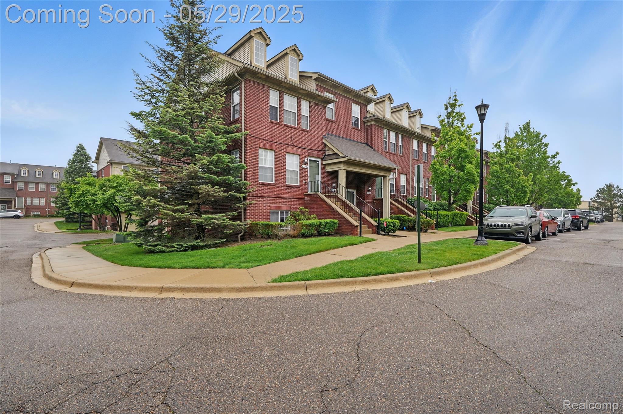 Southfield City, Michigan 48075, United States, 2 Bedrooms Bedrooms, ,2 BathroomsBathrooms,Residential,Pending,138956