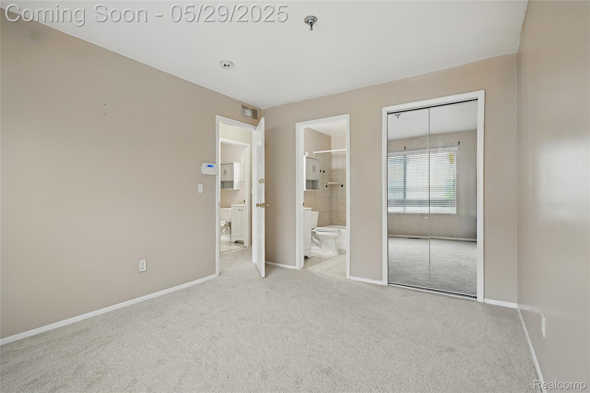Southfield City, Michigan 48075, United States, 2 Bedrooms Bedrooms, ,2 BathroomsBathrooms,Residential,Pending,138956