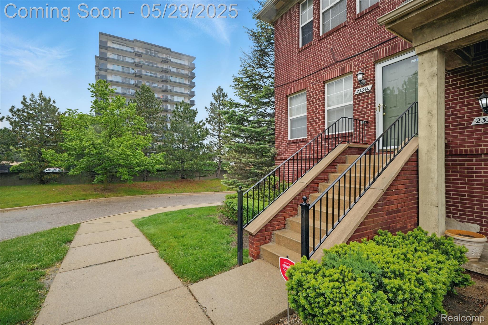 Southfield City, Michigan 48075, United States, 2 Bedrooms Bedrooms, ,2 BathroomsBathrooms,Residential,Pending,138956