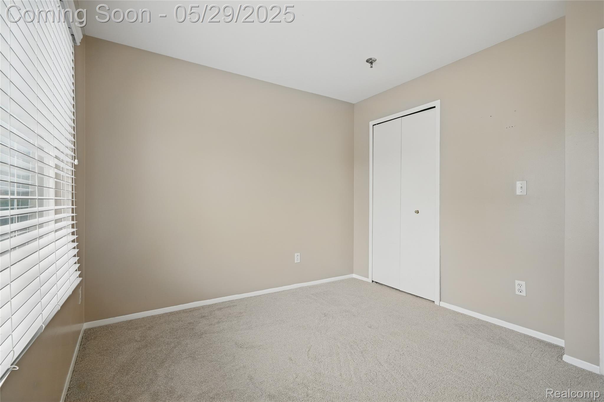 Southfield City, Michigan 48075, United States, 2 Bedrooms Bedrooms, ,2 BathroomsBathrooms,Residential,Pending,138956