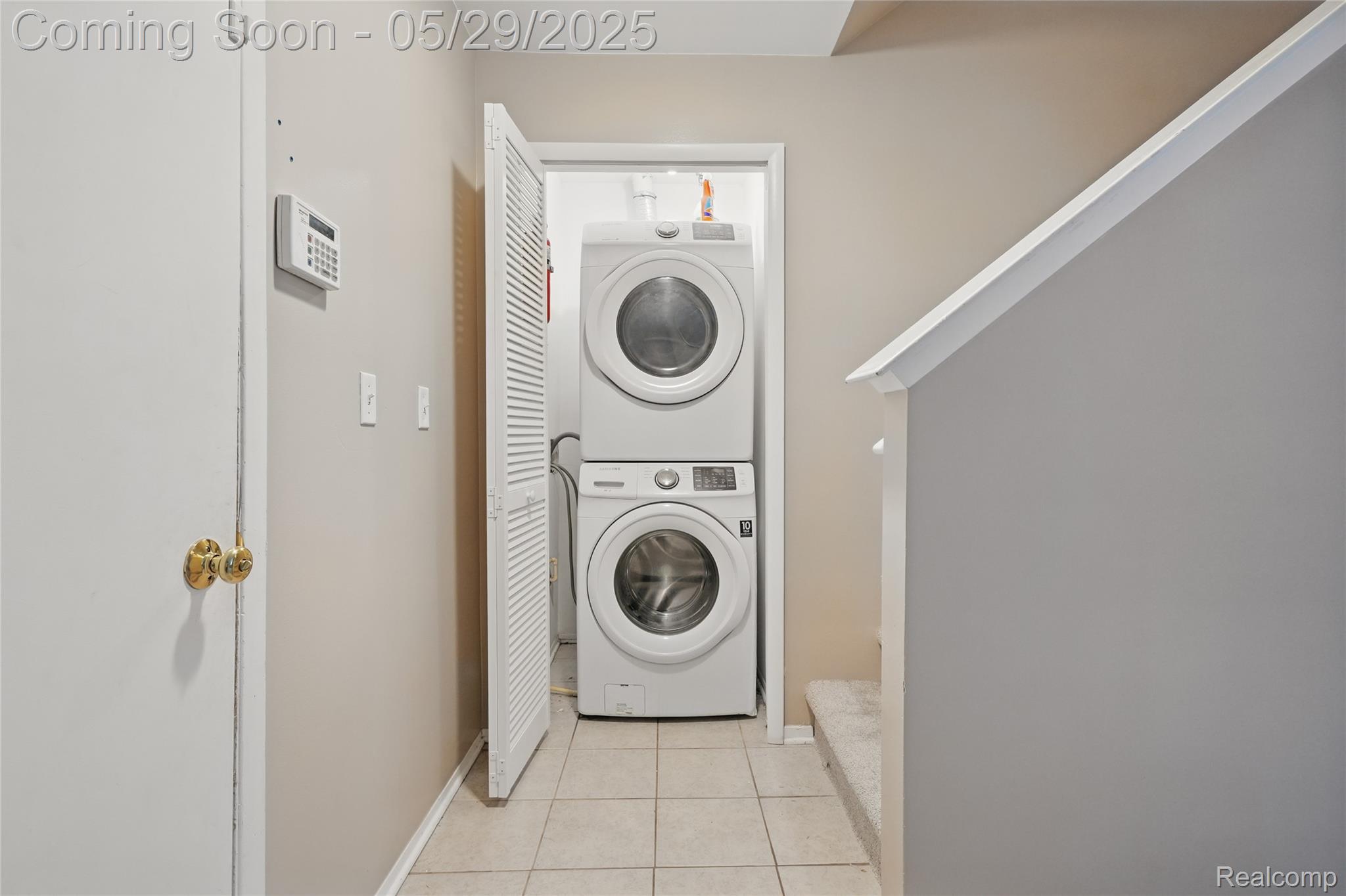 Southfield City, Michigan 48075, United States, 2 Bedrooms Bedrooms, ,2 BathroomsBathrooms,Residential,Pending,138956