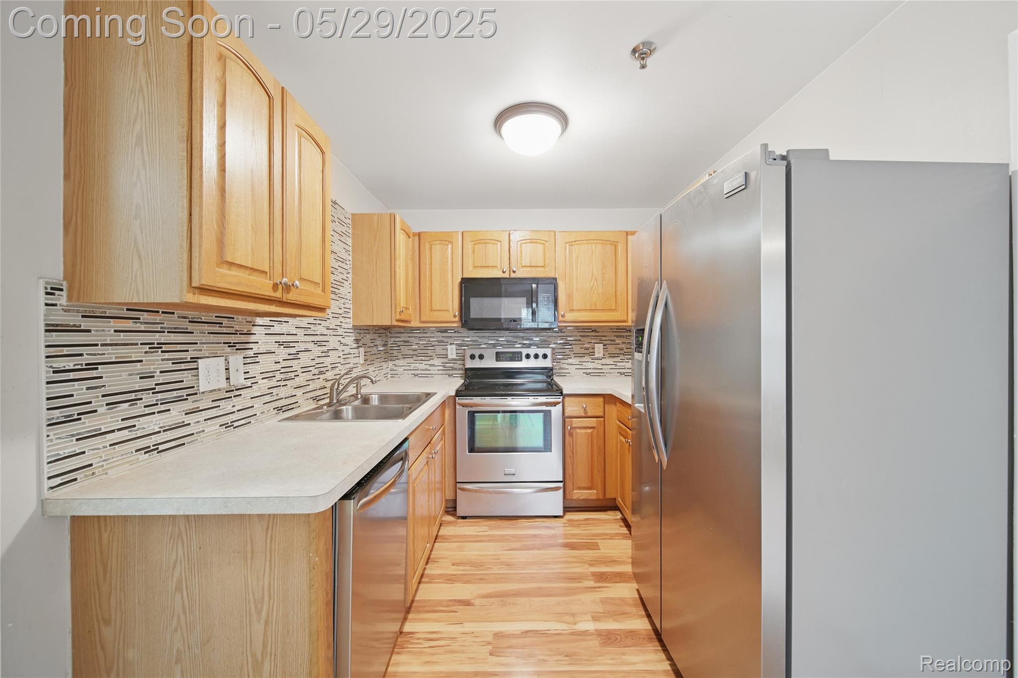 Southfield City, Michigan 48075, United States, 2 Bedrooms Bedrooms, ,2 BathroomsBathrooms,Residential,Pending,138956