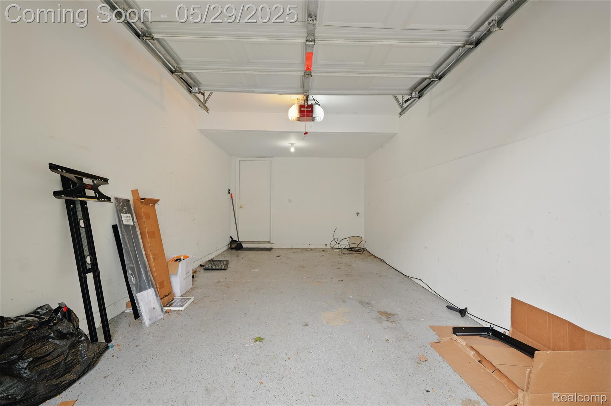 Southfield City, Michigan 48075, United States, 2 Bedrooms Bedrooms, ,2 BathroomsBathrooms,Residential,Pending,138956