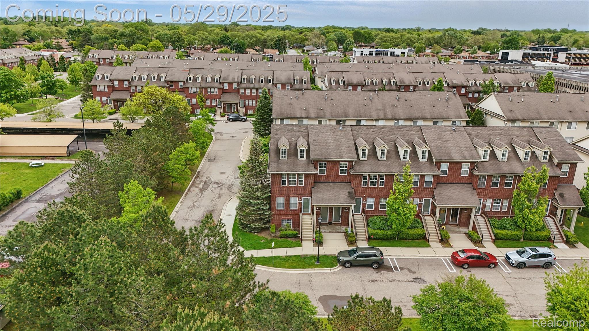 Southfield City, Michigan 48075, United States, 2 Bedrooms Bedrooms, ,2 BathroomsBathrooms,Residential,Pending,138956