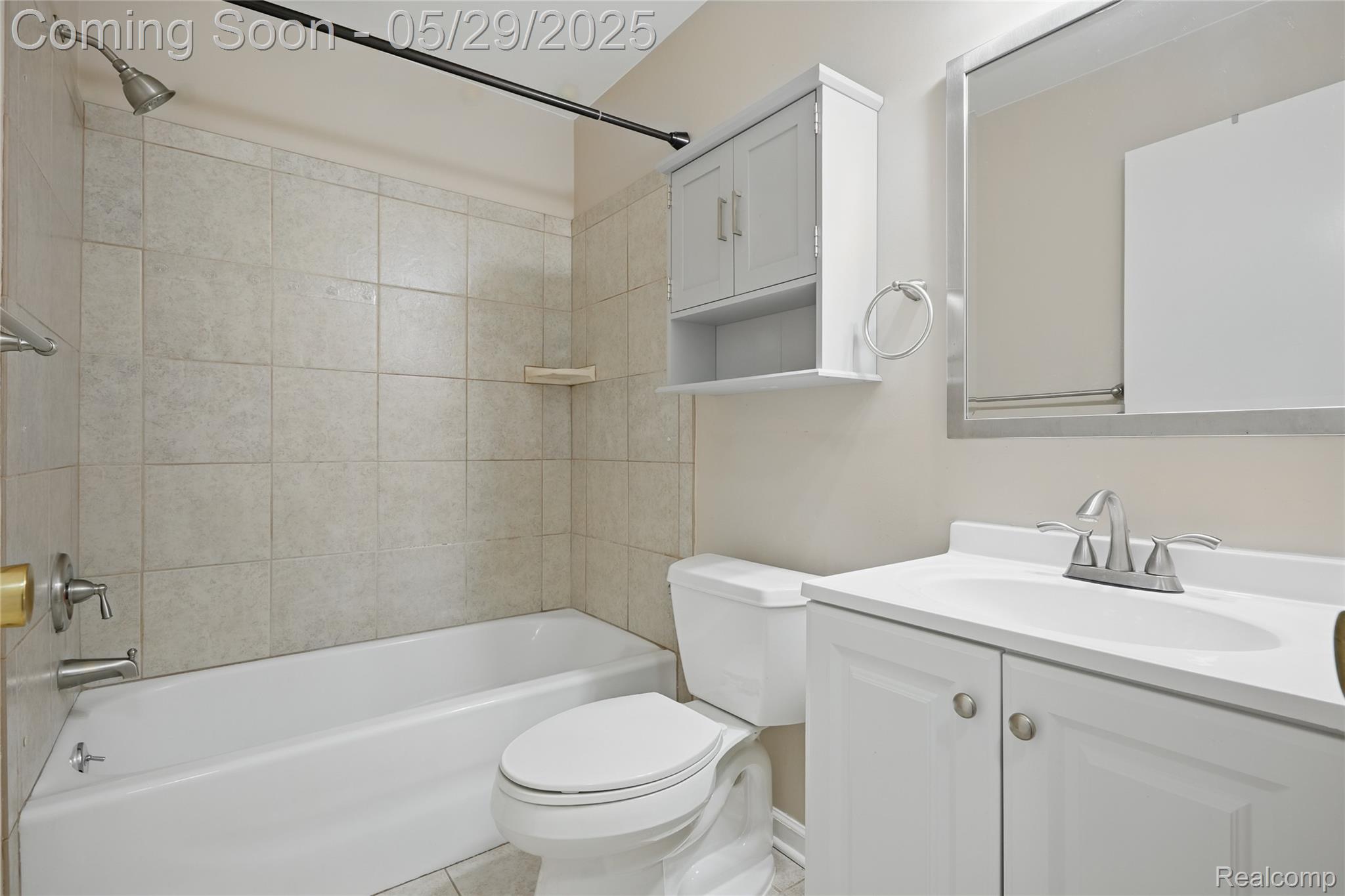 Southfield City, Michigan 48075, United States, 2 Bedrooms Bedrooms, ,2 BathroomsBathrooms,Residential,Pending,138956