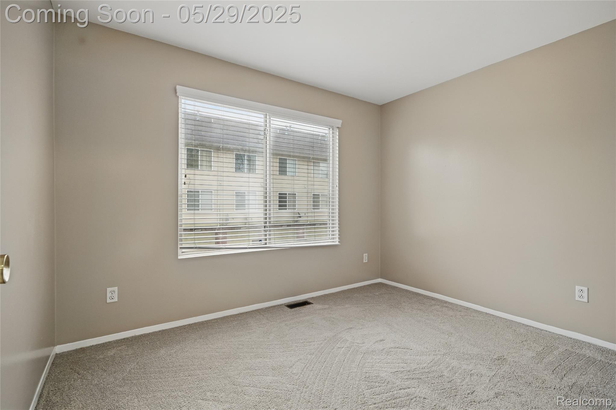 Southfield City, Michigan 48075, United States, 2 Bedrooms Bedrooms, ,2 BathroomsBathrooms,Residential,Pending,138956