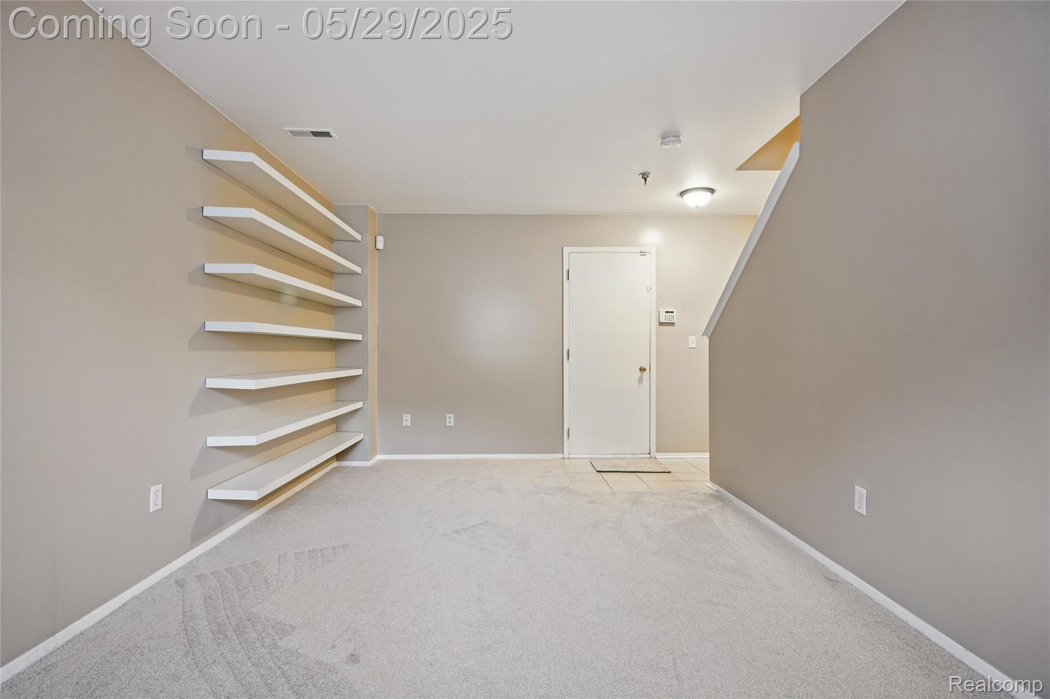 Southfield City, Michigan 48075, United States, 2 Bedrooms Bedrooms, ,2 BathroomsBathrooms,Residential,Pending,138956