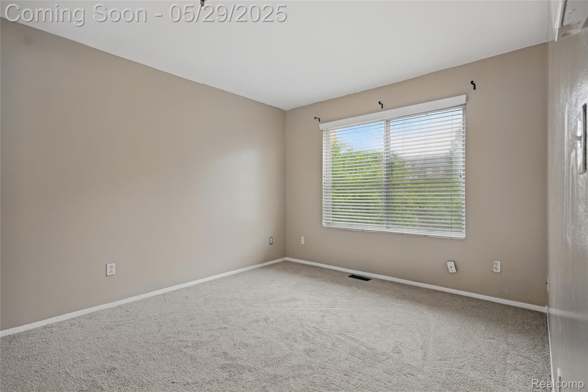 Southfield City, Michigan 48075, United States, 2 Bedrooms Bedrooms, ,2 BathroomsBathrooms,Residential,Pending,138956