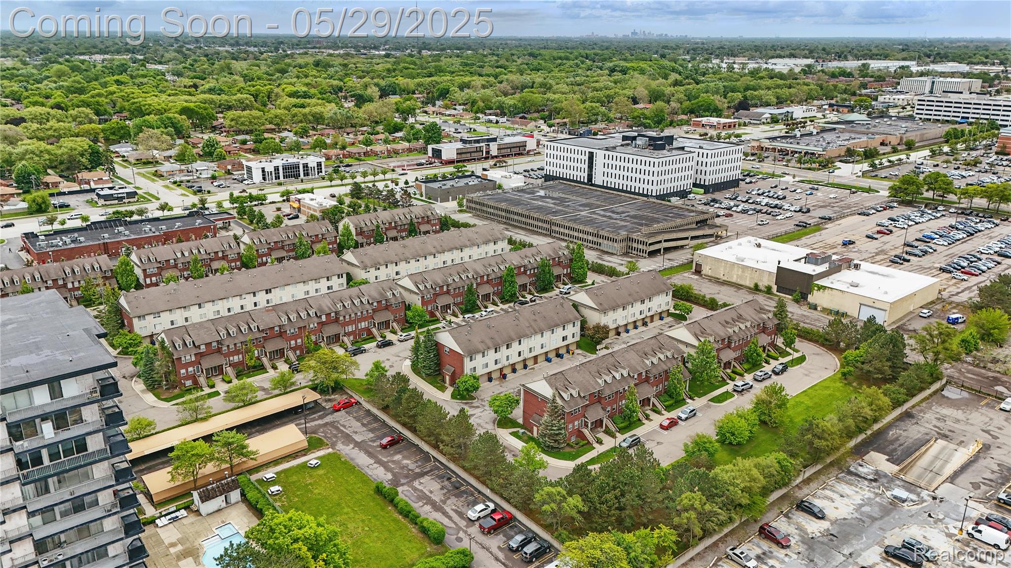 Southfield City, Michigan 48075, United States, 2 Bedrooms Bedrooms, ,2 BathroomsBathrooms,Residential,Pending,138956