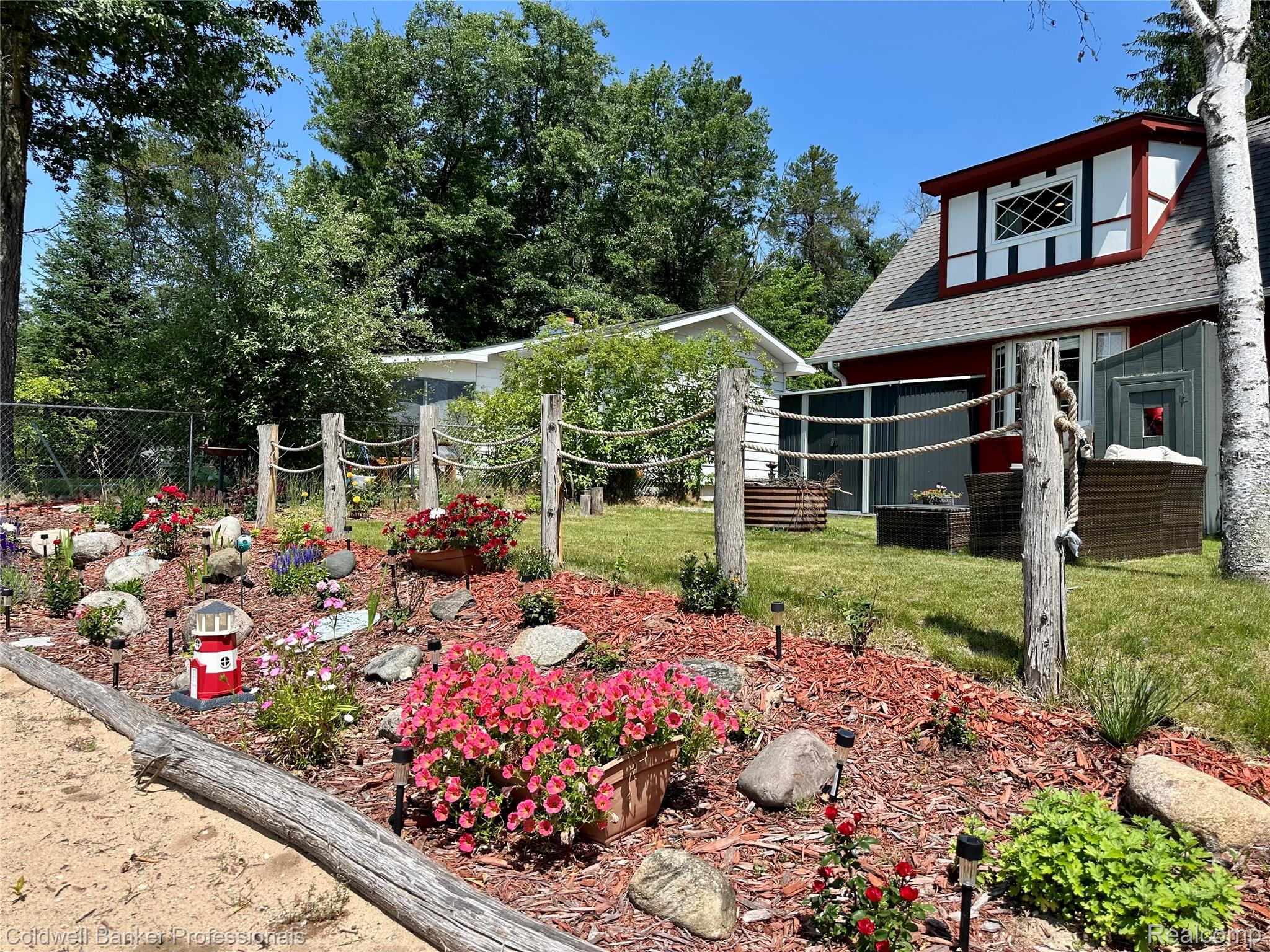 7351 Chain Lake Drive