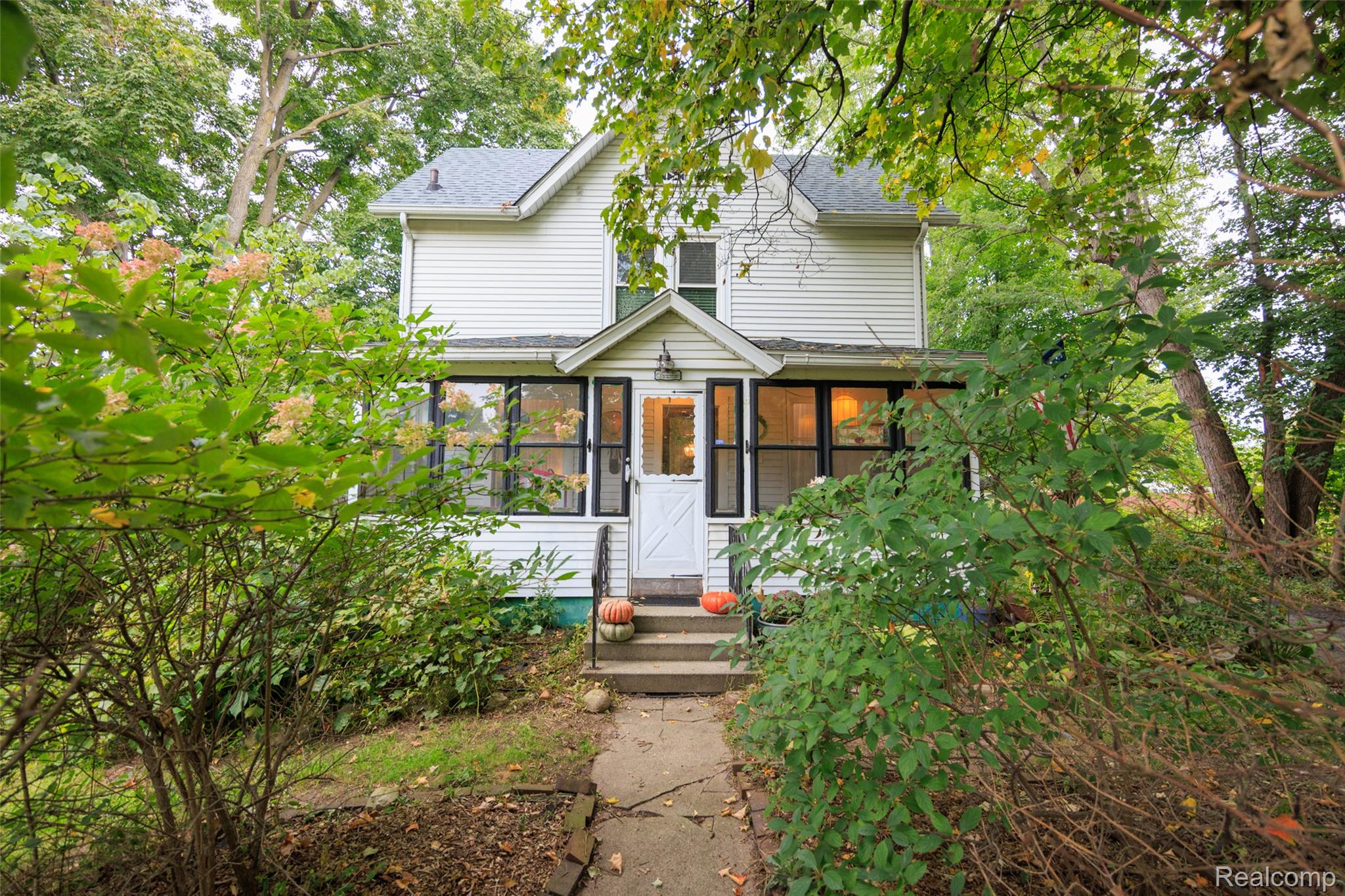 721 Putnam Street E