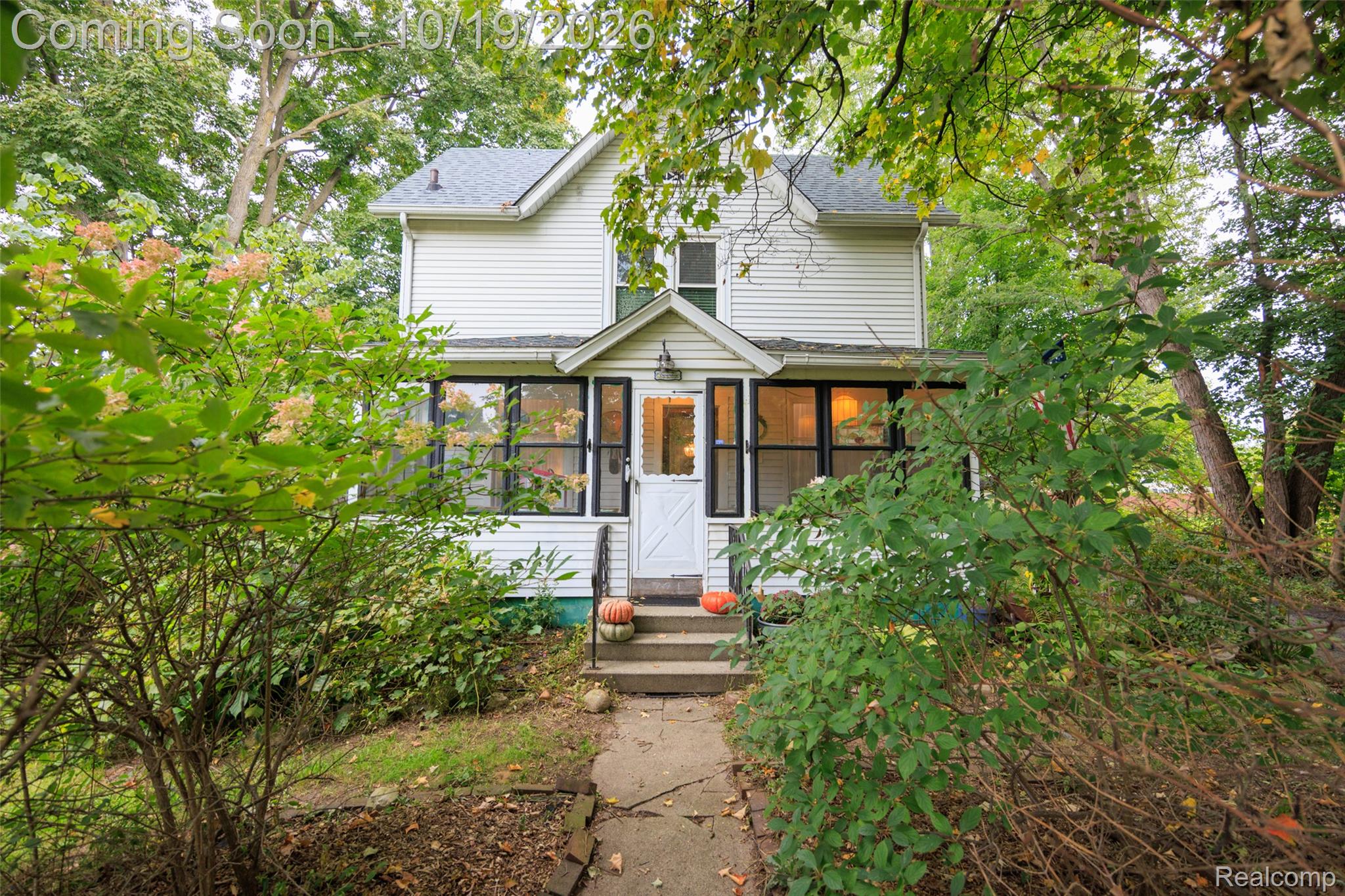 721 Putnam Street E
