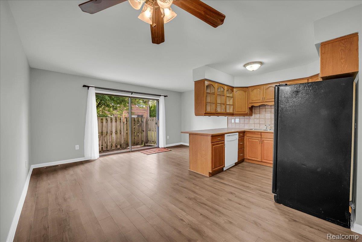 Sterling Heights City, Michigan 48312, United States, 3 Bedrooms Bedrooms, ,2 BathroomsBathrooms,Residential,Active,174060