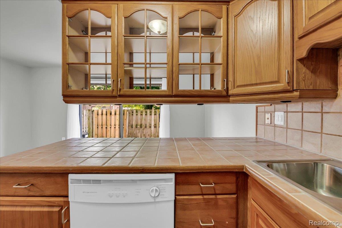 Sterling Heights City, Michigan 48312, United States, 3 Bedrooms Bedrooms, ,2 BathroomsBathrooms,Residential,Active,174060