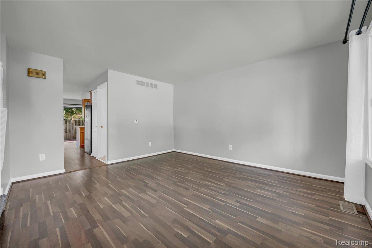 Sterling Heights City, Michigan 48312, United States, 3 Bedrooms Bedrooms, ,2 BathroomsBathrooms,Residential,Active,174060