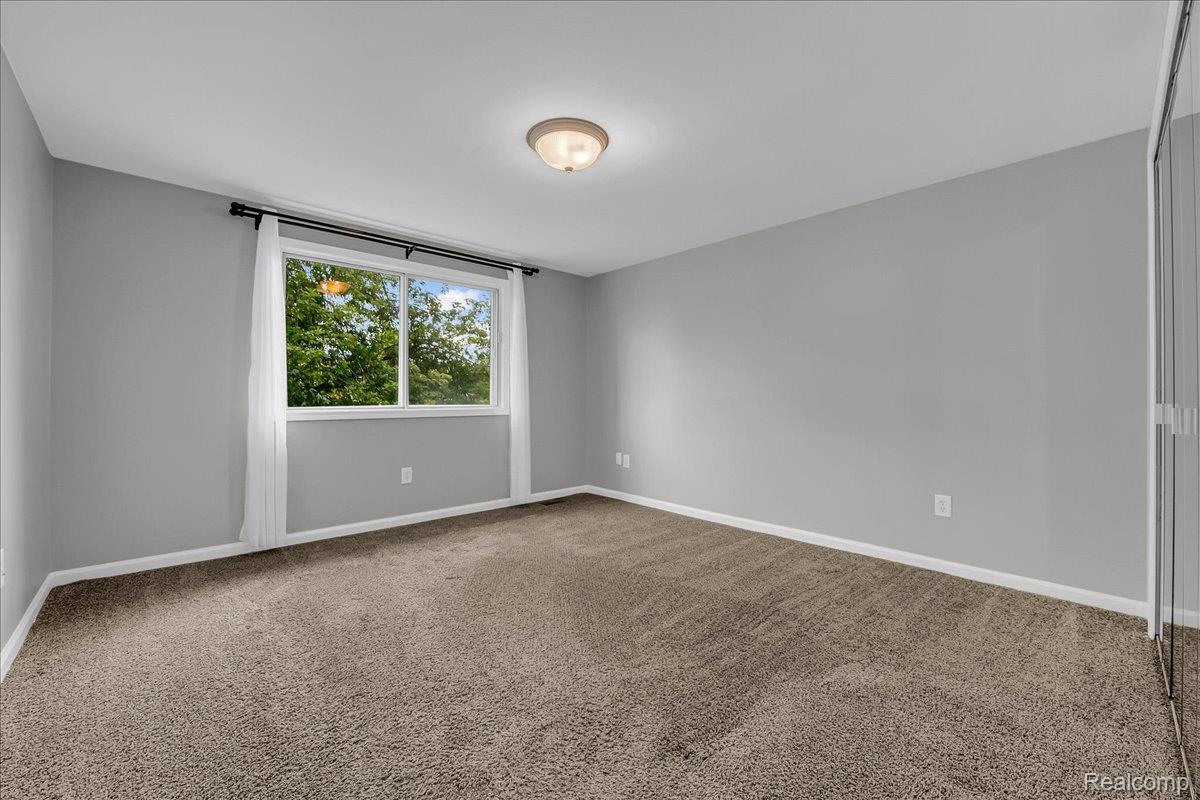 Sterling Heights City, Michigan 48312, United States, 3 Bedrooms Bedrooms, ,2 BathroomsBathrooms,Residential,Active,174060