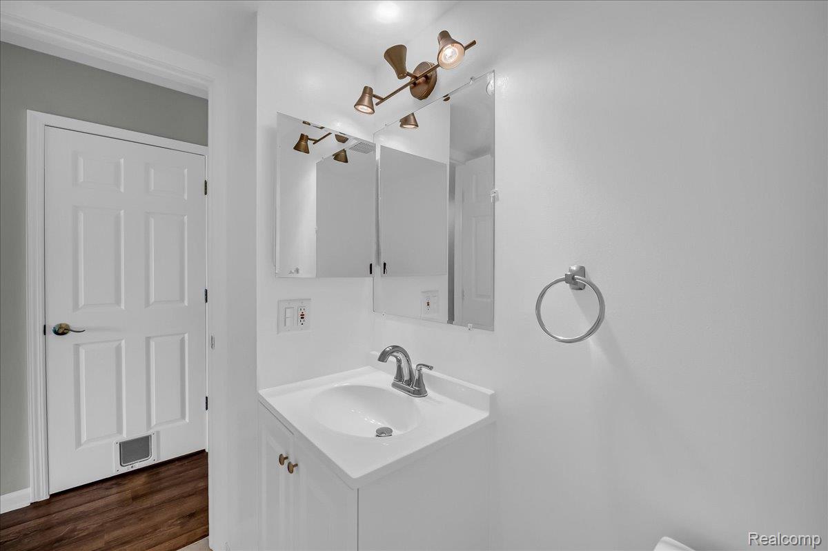 Sterling Heights City, Michigan 48312, United States, 3 Bedrooms Bedrooms, ,2 BathroomsBathrooms,Residential,Active,174060