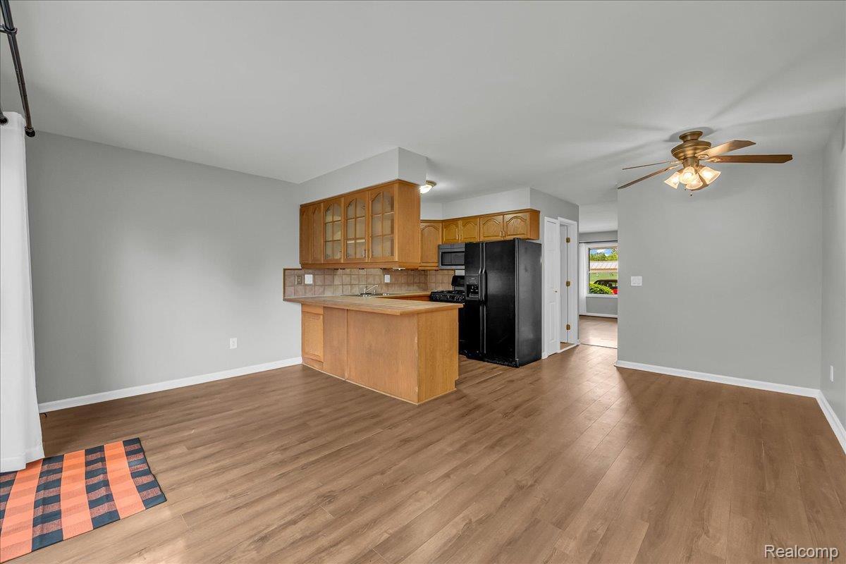 Sterling Heights City, Michigan 48312, United States, 3 Bedrooms Bedrooms, ,2 BathroomsBathrooms,Residential,Active,174060