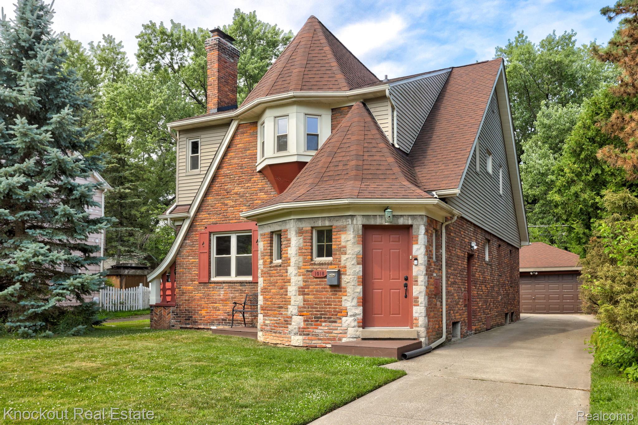 1-web-or-mls-1018 Kensington Ave Flint-1.jpg