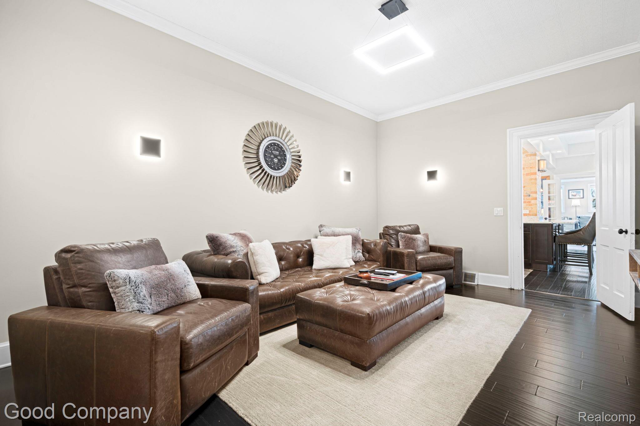 612 N LAKESHORE Drive