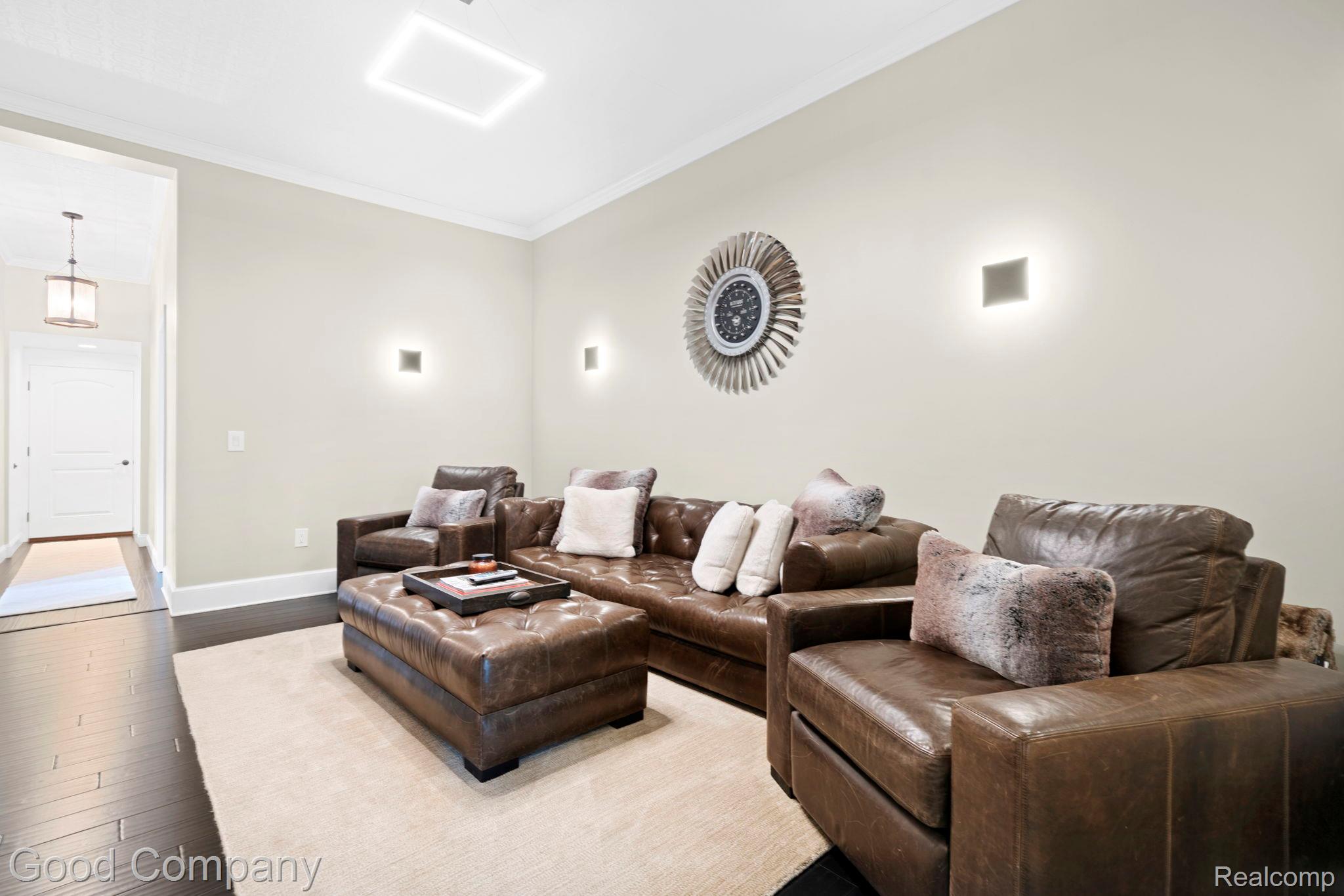 612 N LAKESHORE Drive