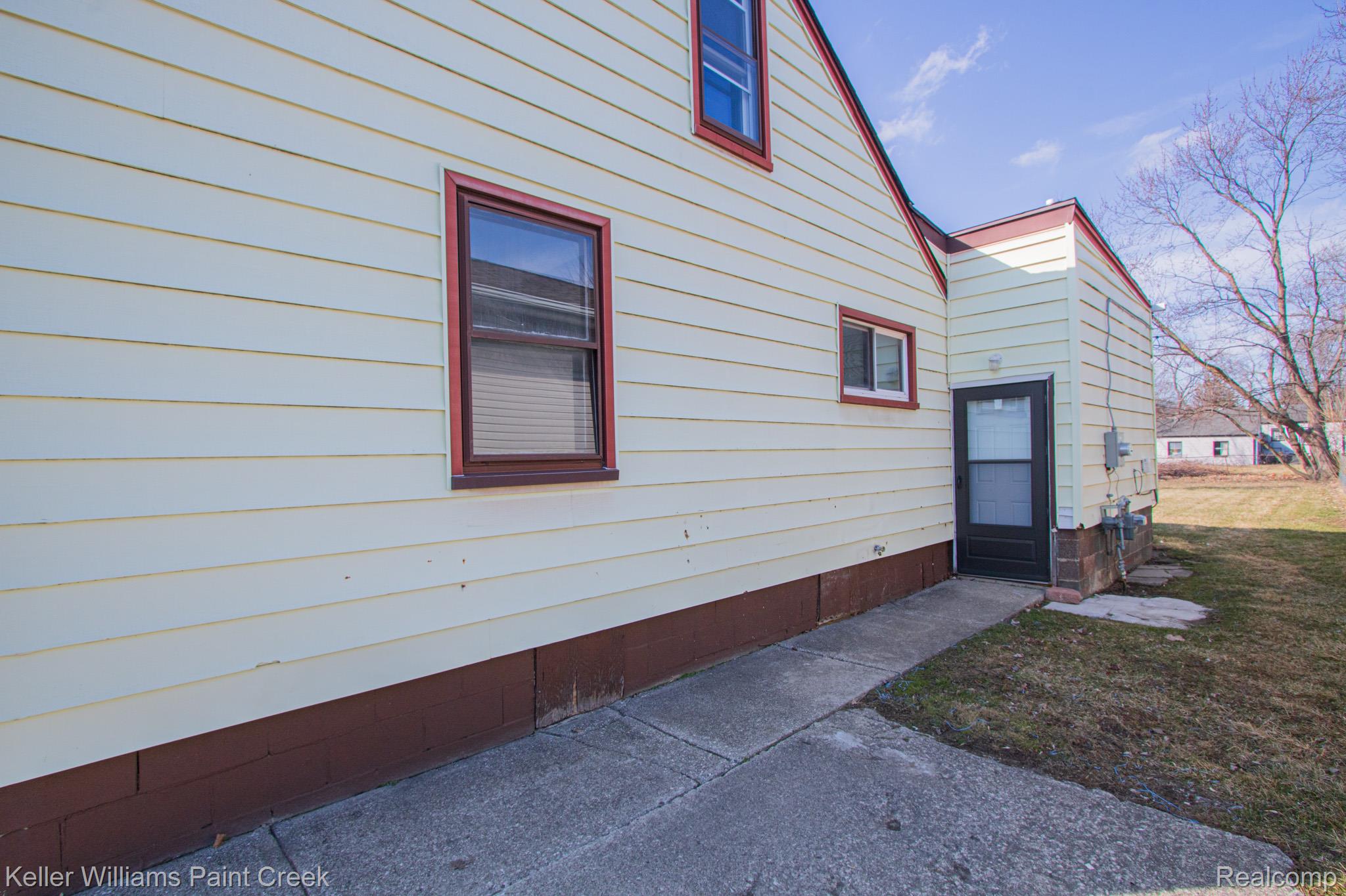 8493 Jewett Avenue
