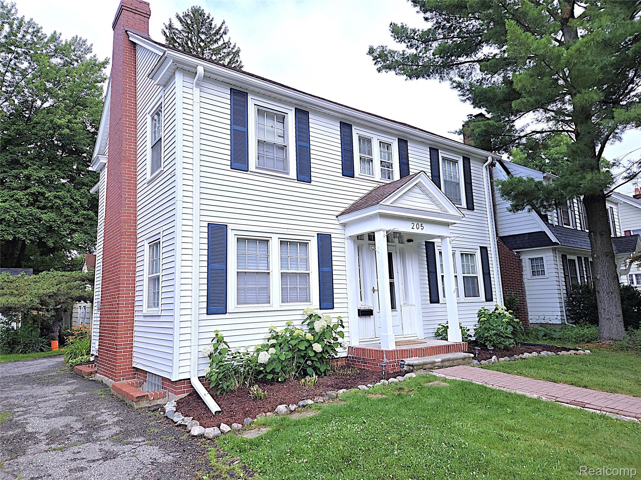 205 E Iroquois Road