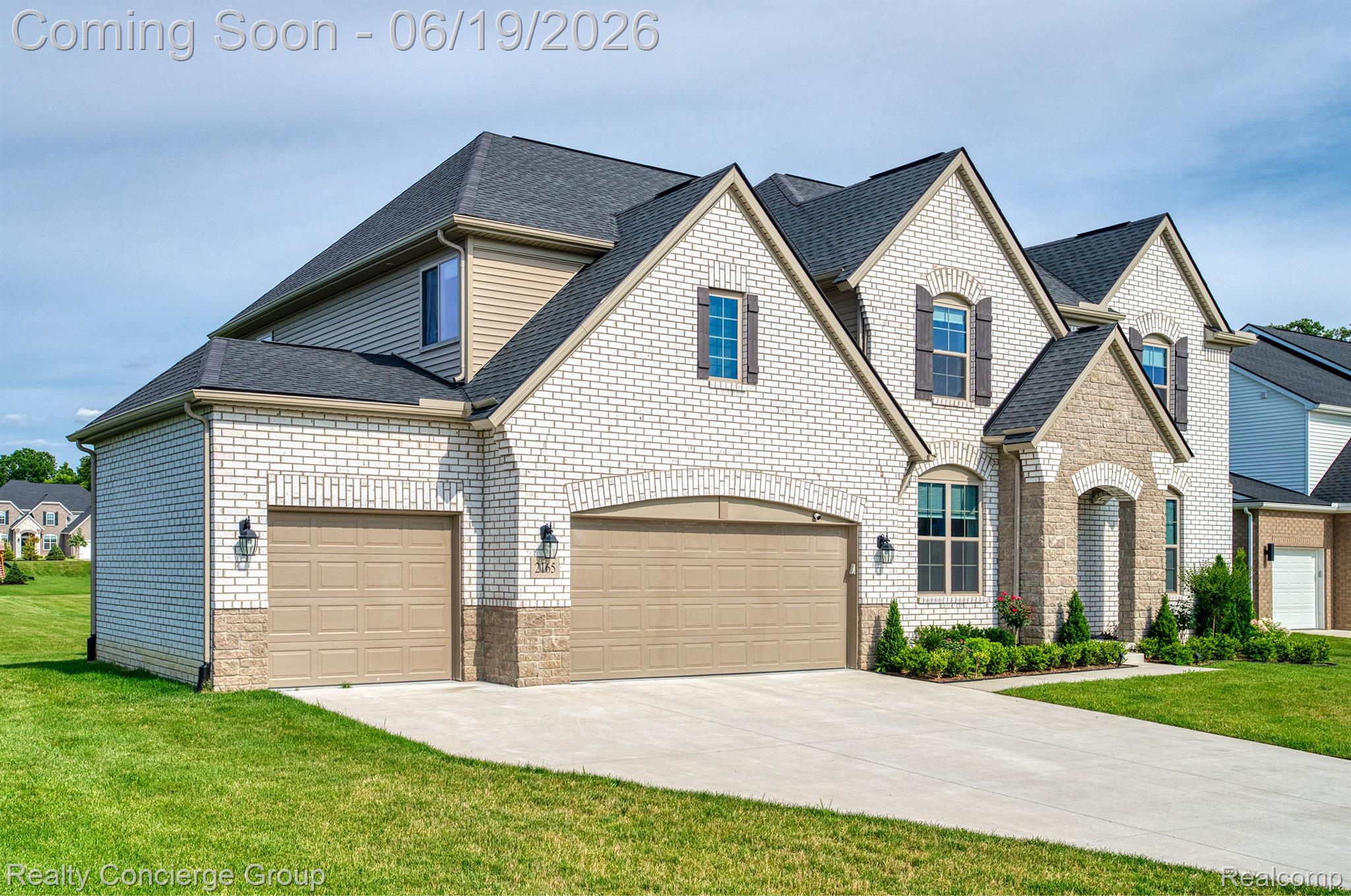 2165 MEMORIAL Lane
