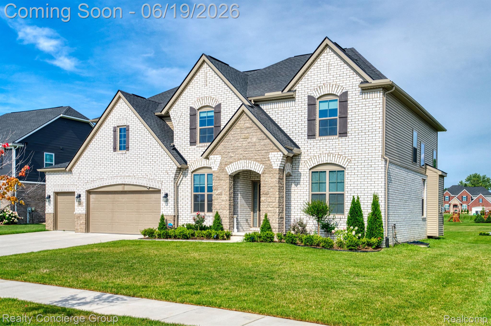2165 MEMORIAL Lane