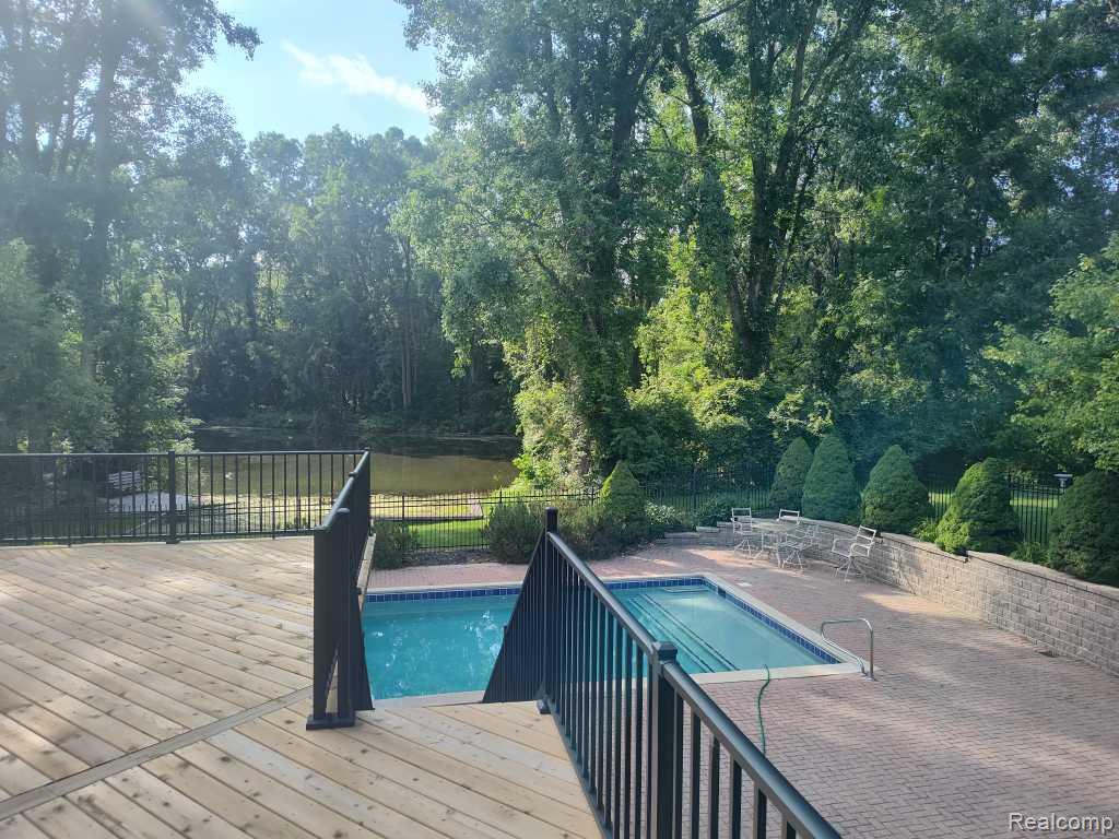 1339 Pond Bluff Way