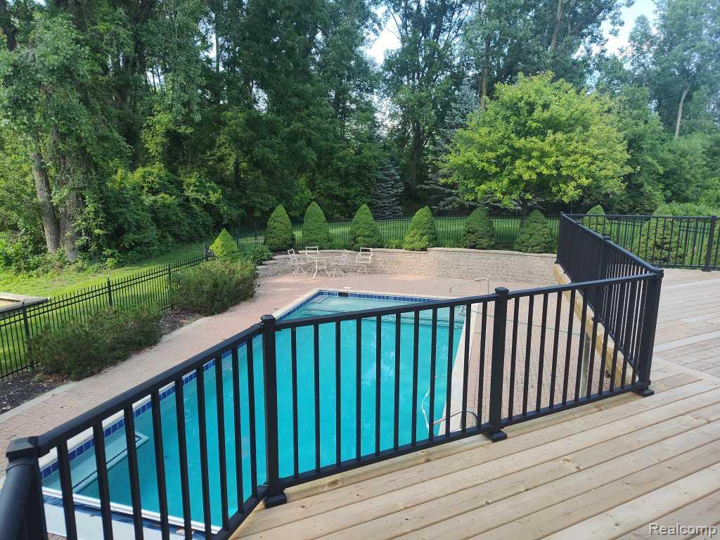 1339 Pond Bluff Way