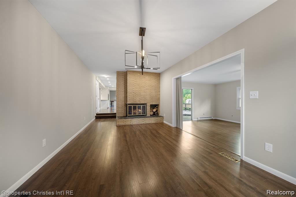 Rochester Hills City, Michigan 48309, United States, 3 Bedrooms Bedrooms, ,2 BathroomsBathrooms,Residential,Active,204700