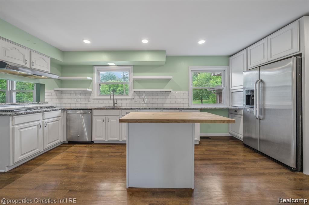 Rochester Hills City, Michigan 48309, United States, 3 Bedrooms Bedrooms, ,2 BathroomsBathrooms,Residential,Active,204700