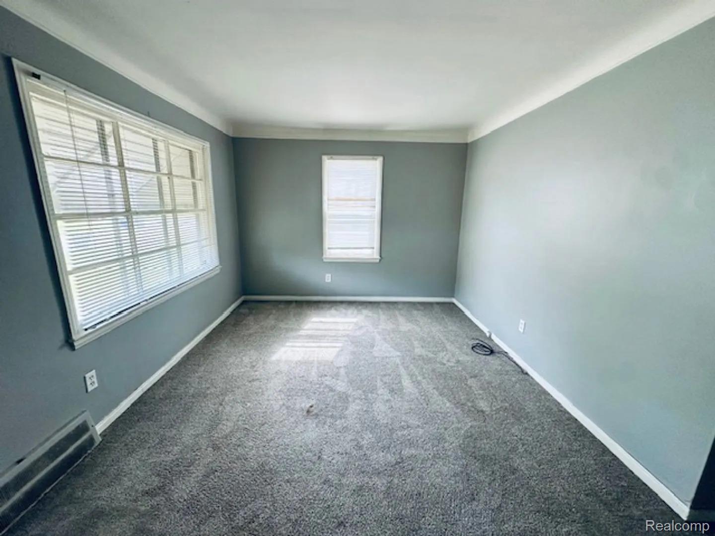 9213 Plainview Avenue