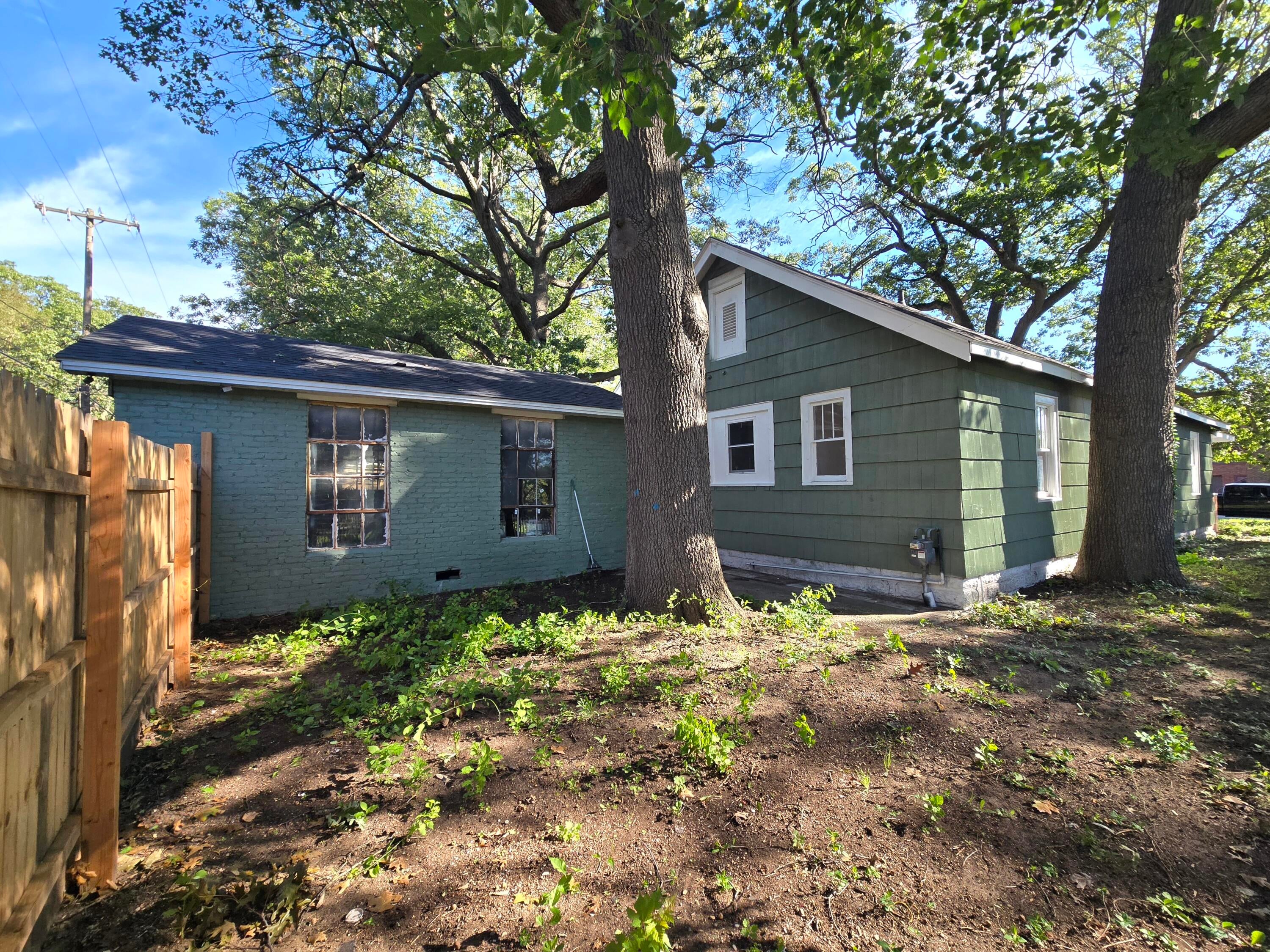 2933 Leahy Street