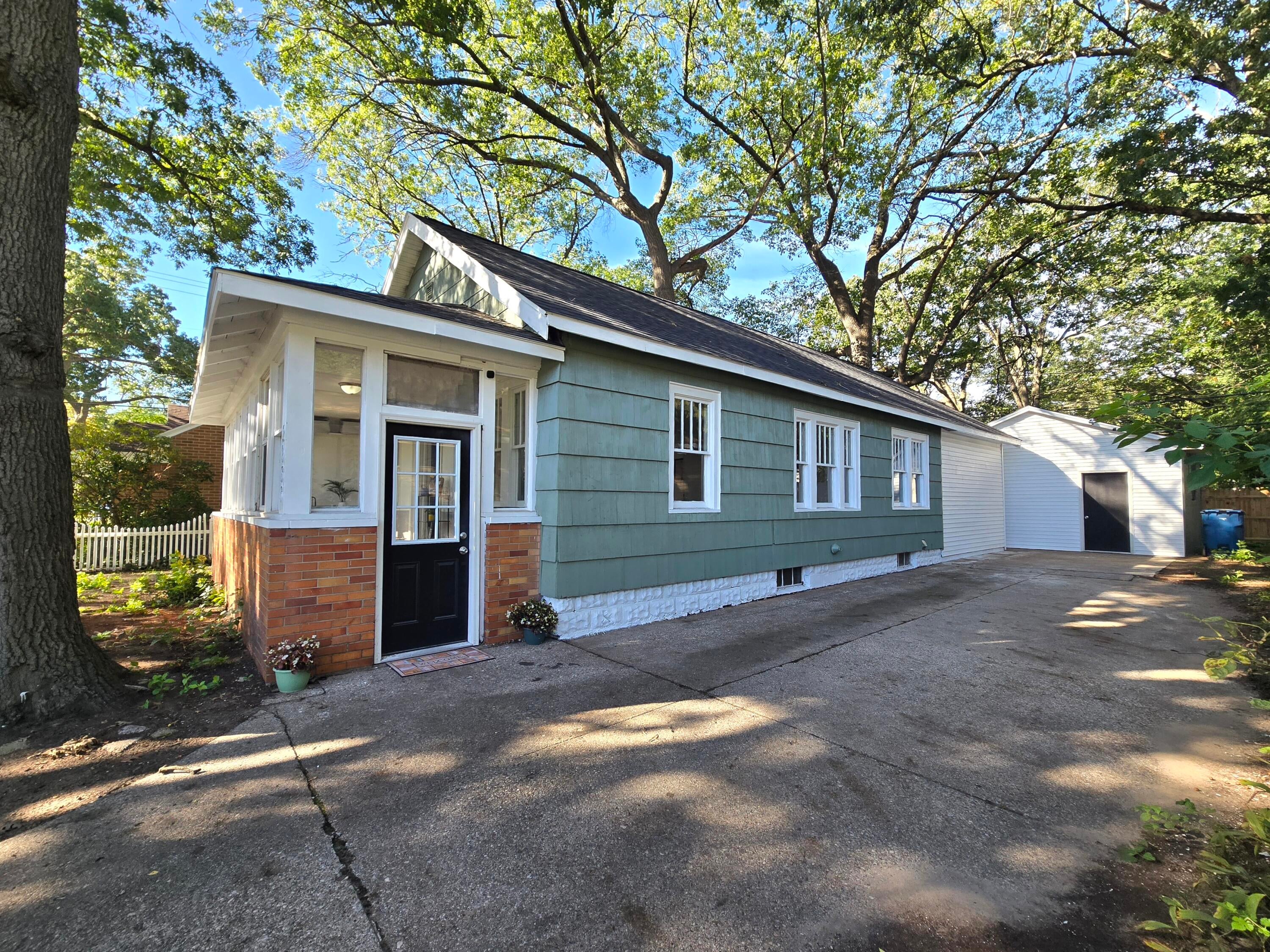 2933 Leahy Street