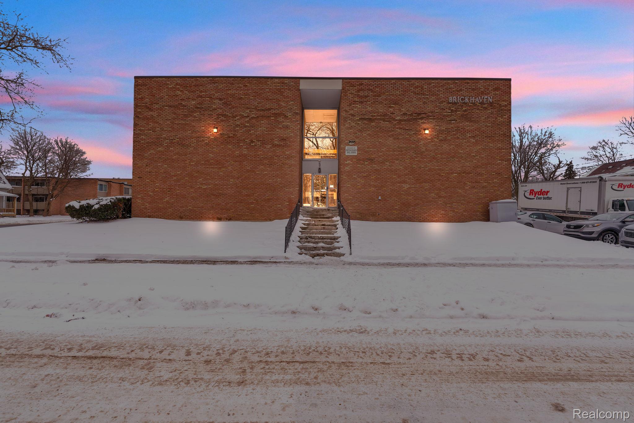 207 Ballard Street 101