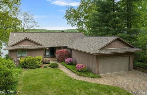 5867 COMMUNITY Drive Hamburg Township Livingston MI 48116