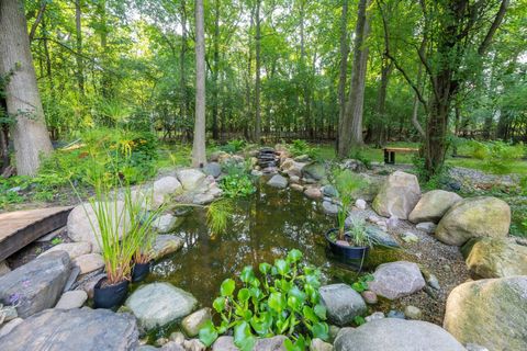 A home in BloomfieldCharterTownship_Oakland