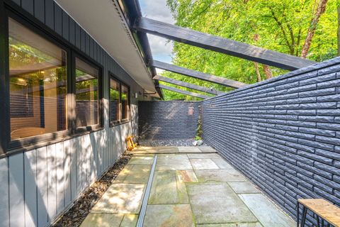 A home in BloomfieldCharterTownship_Oakland